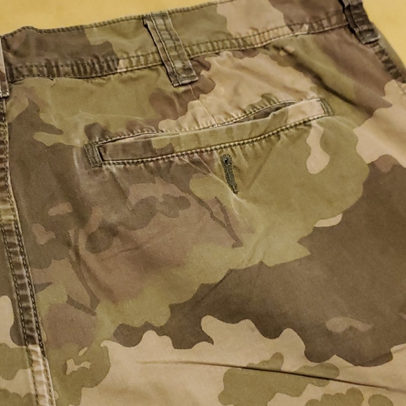Old Navy Camouflage Green Cargo shorts - Picture 11 of 15